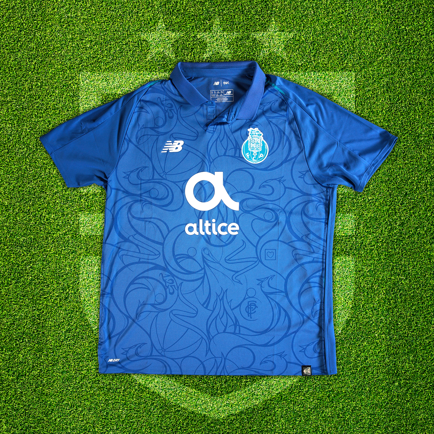 2018-19 FC Porto Third Shirt (XL)