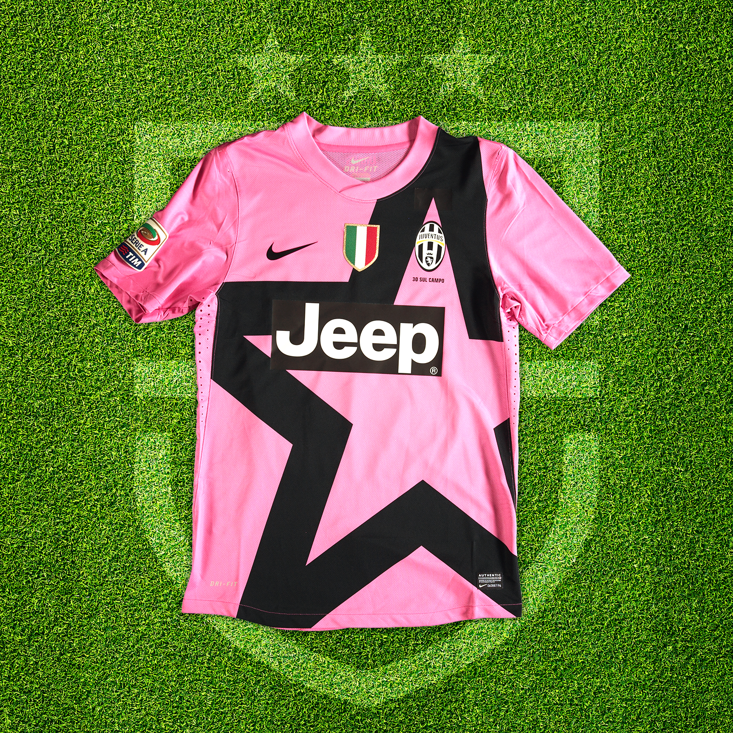 2011-12 Juventus F.C. Matchworn Away Shirt Vidal (L)
